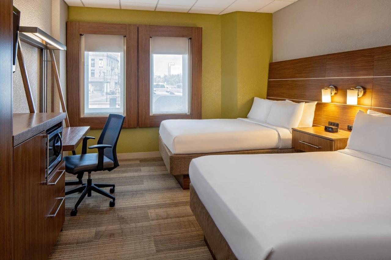 Twin Room - Disability Access/ Non-Smoking at Holiday Inn Express New Orleans Downtown by IHG