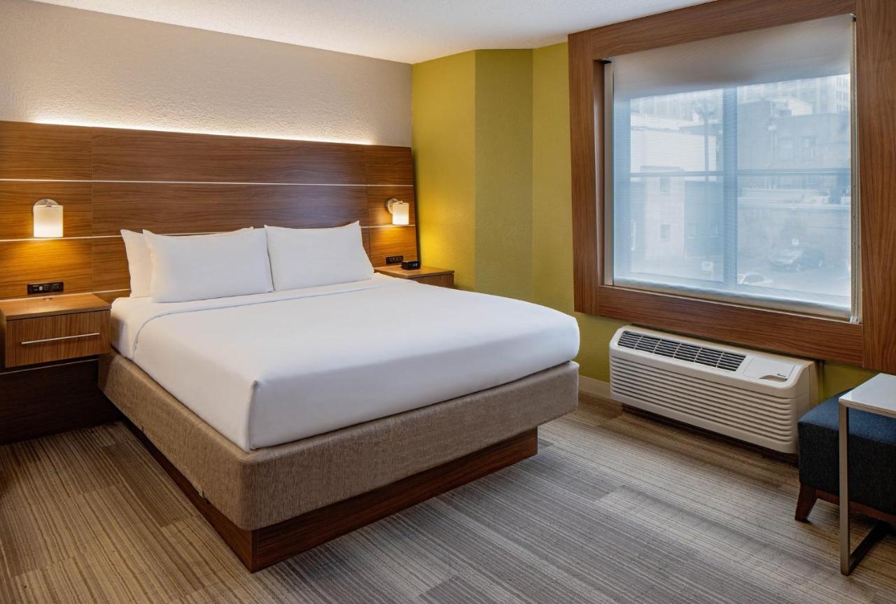 Executive King Room at Holiday Inn Express New Orleans Downtown by IHG