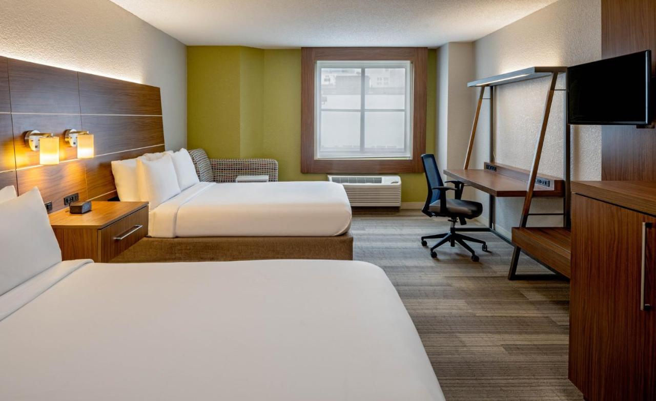 Twin Room - Disability Access Tub/ Non-Smoking at Holiday Inn Express New Orleans Downtown by IHG