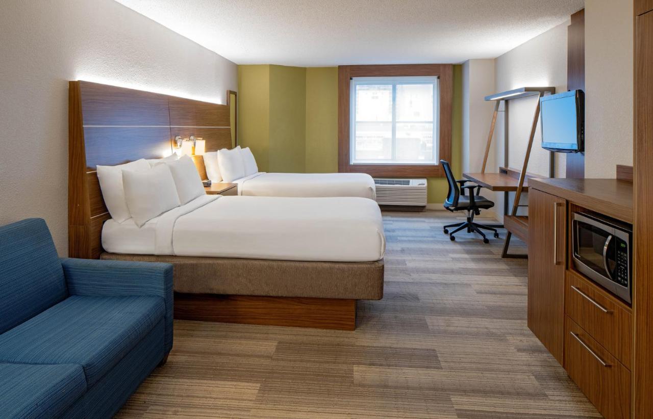 Executive Twin Room at Holiday Inn Express New Orleans Downtown by IHG