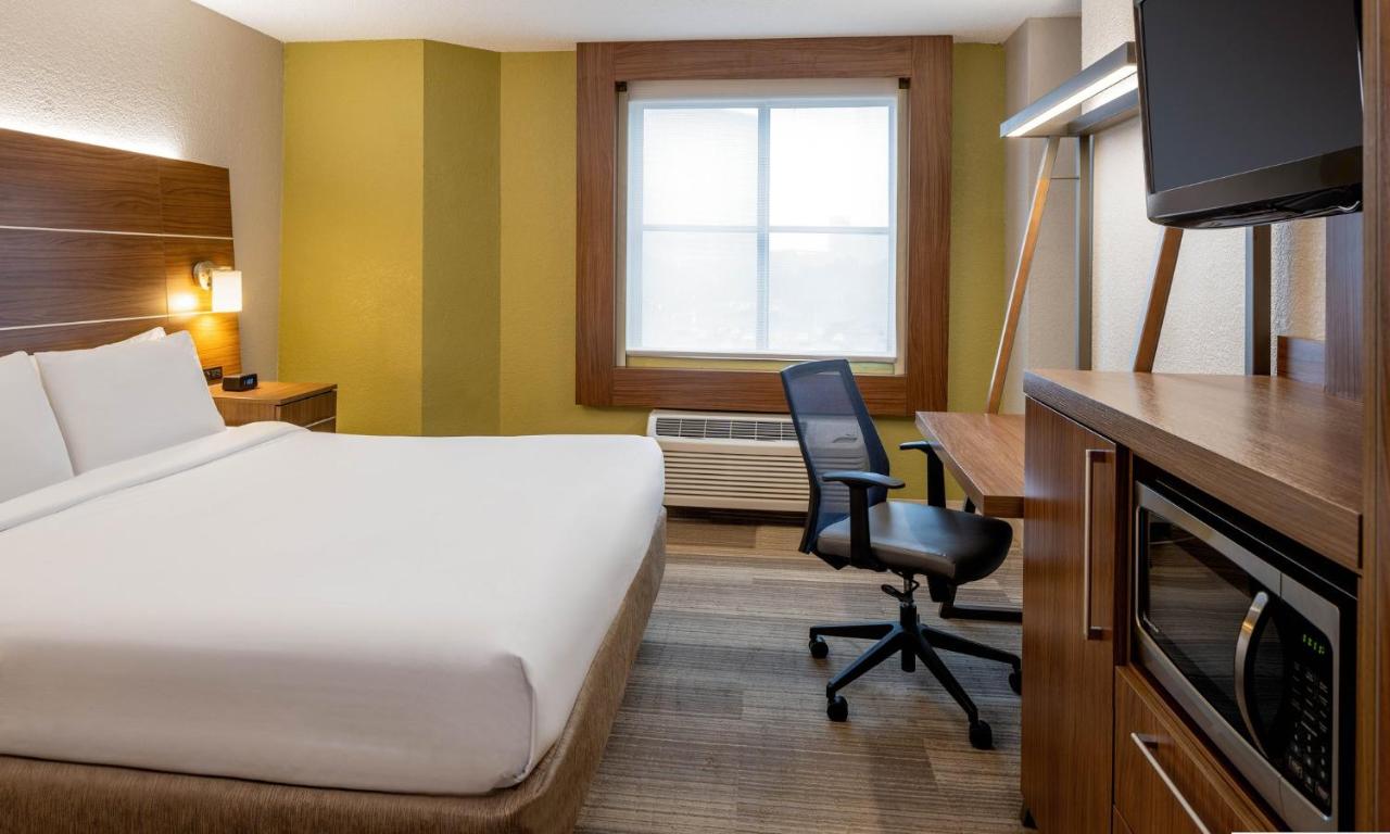Leisure King Room - Non-Smoking at Holiday Inn Express New Orleans Downtown by IHG