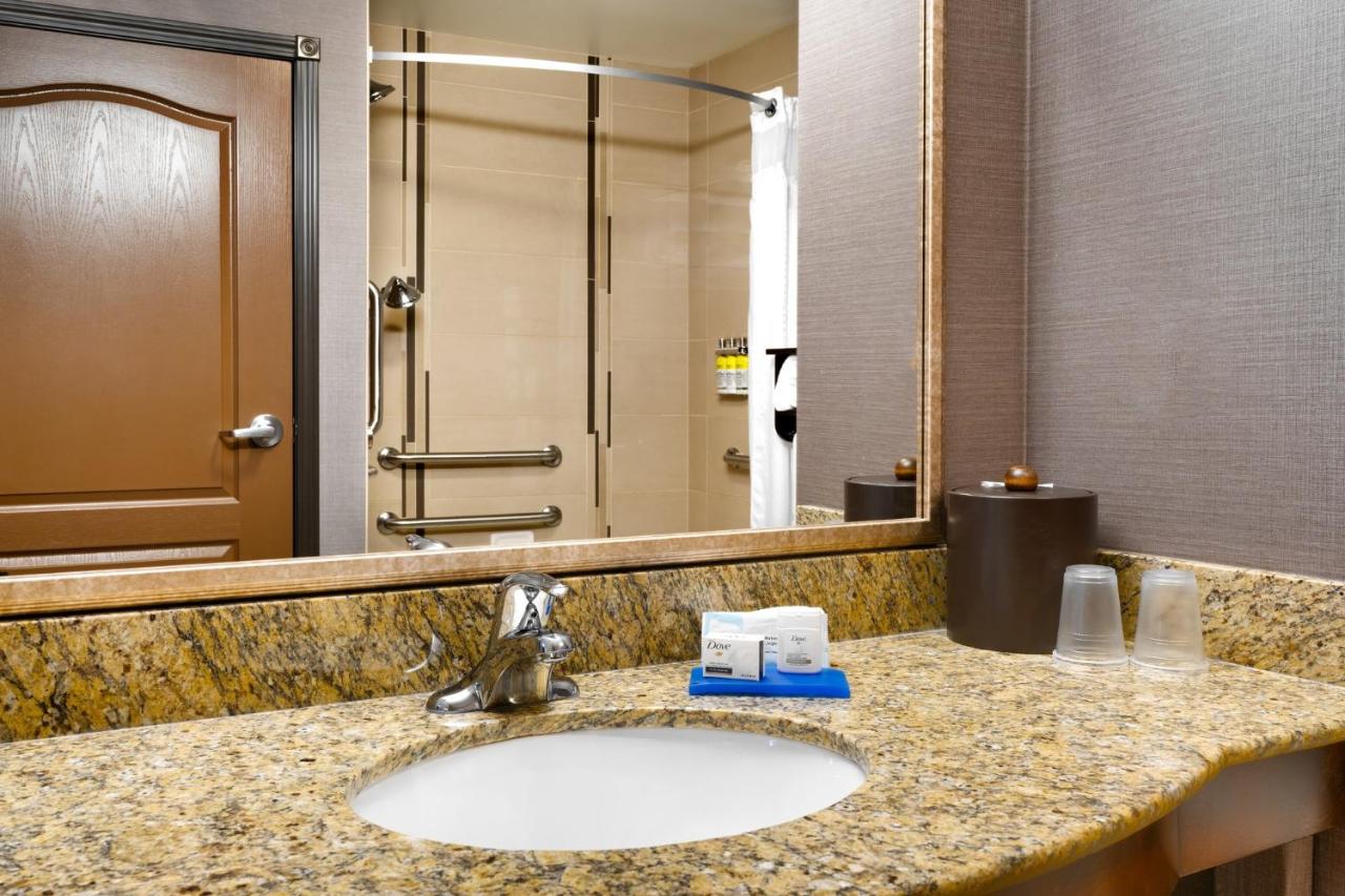 Queen Room with Two Queen Beds - Mobility Access Tub/Non-Smoking at Holiday Inn Express & Suites Billings by IHG