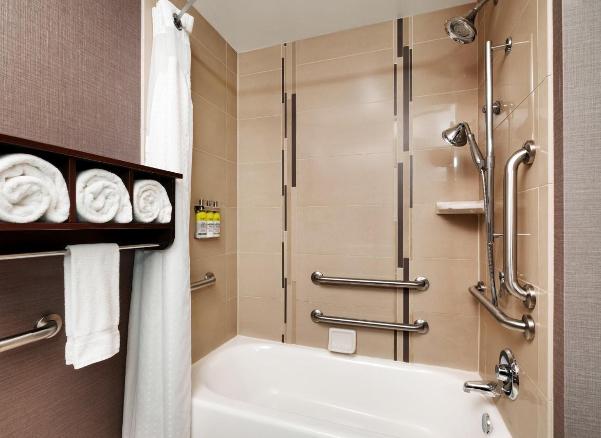 Queen Room with Two Queen Beds - Mobility Access Tub/Non-Smoking at Holiday Inn Express & Suites Billings by IHG