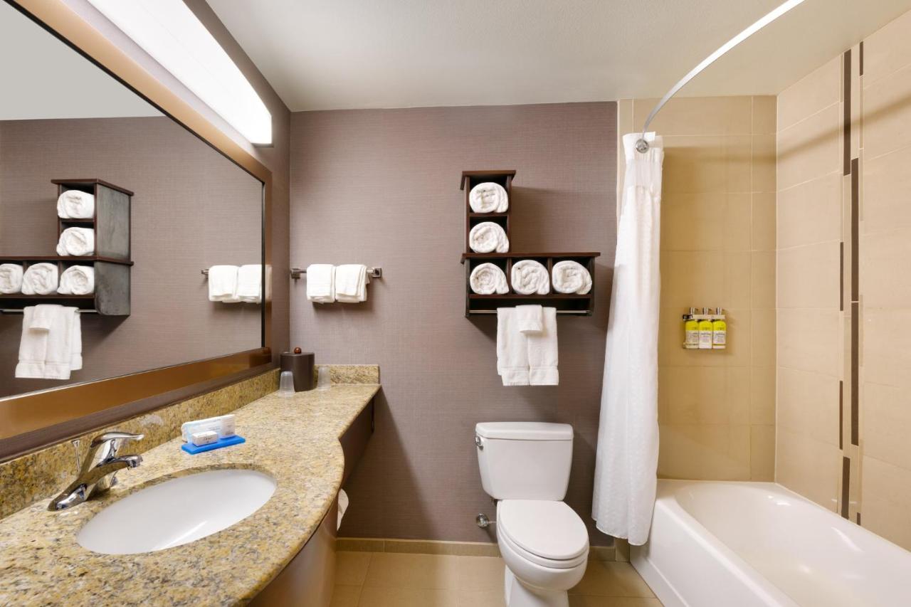 Queen Room with Two Queen Beds - Non-Smoking at Holiday Inn Express & Suites Billings by IHG