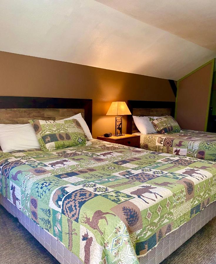 | Moosehead Lodge