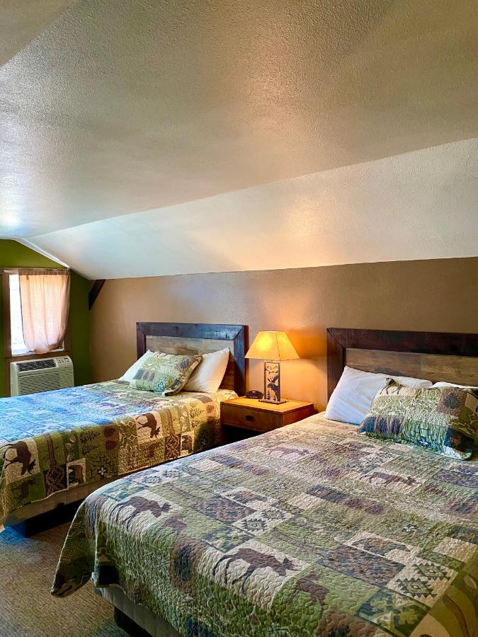 | Moosehead Lodge