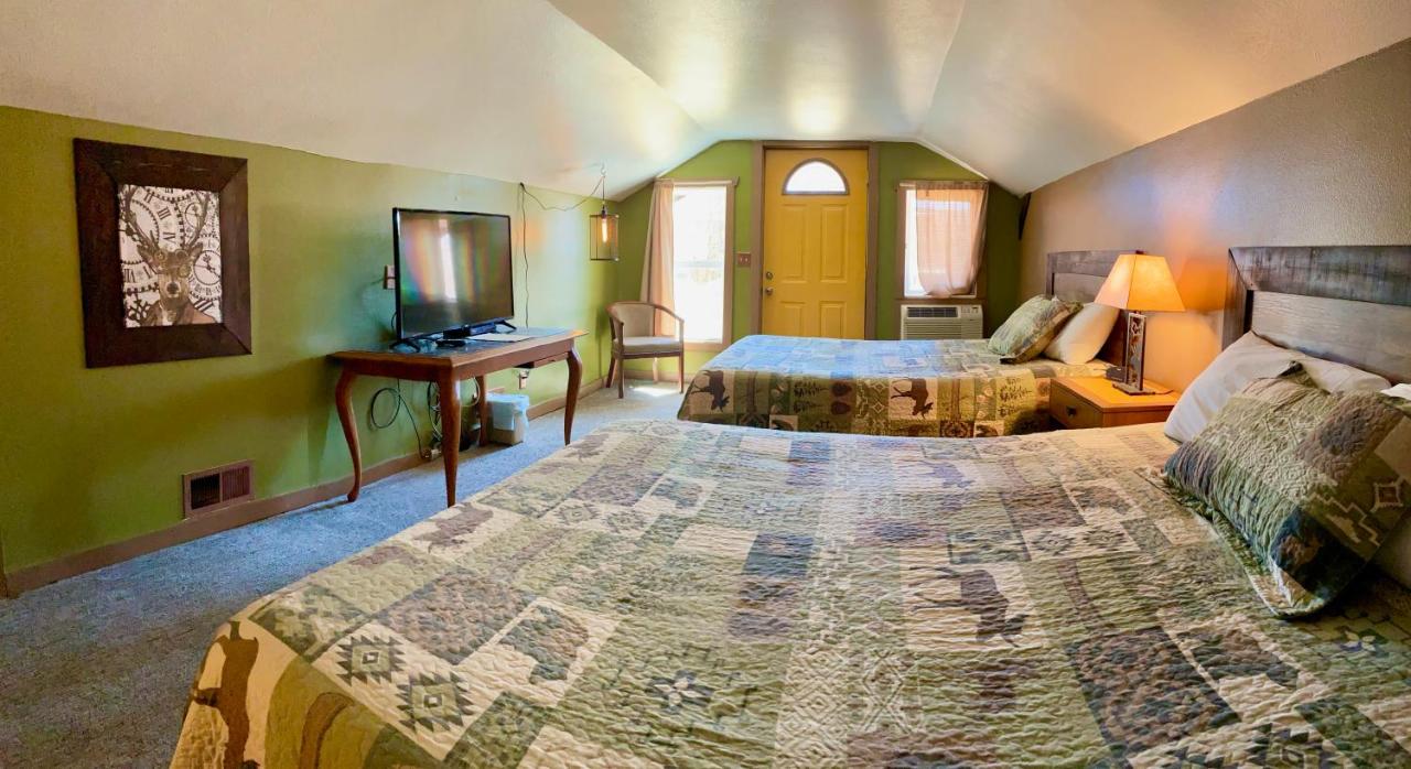 | Moosehead Lodge