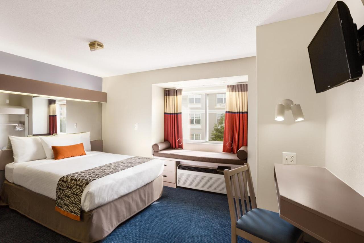 Queen Room - Disability Access - Non-Smoking at Microtel Inn by Wyndham Louisville East