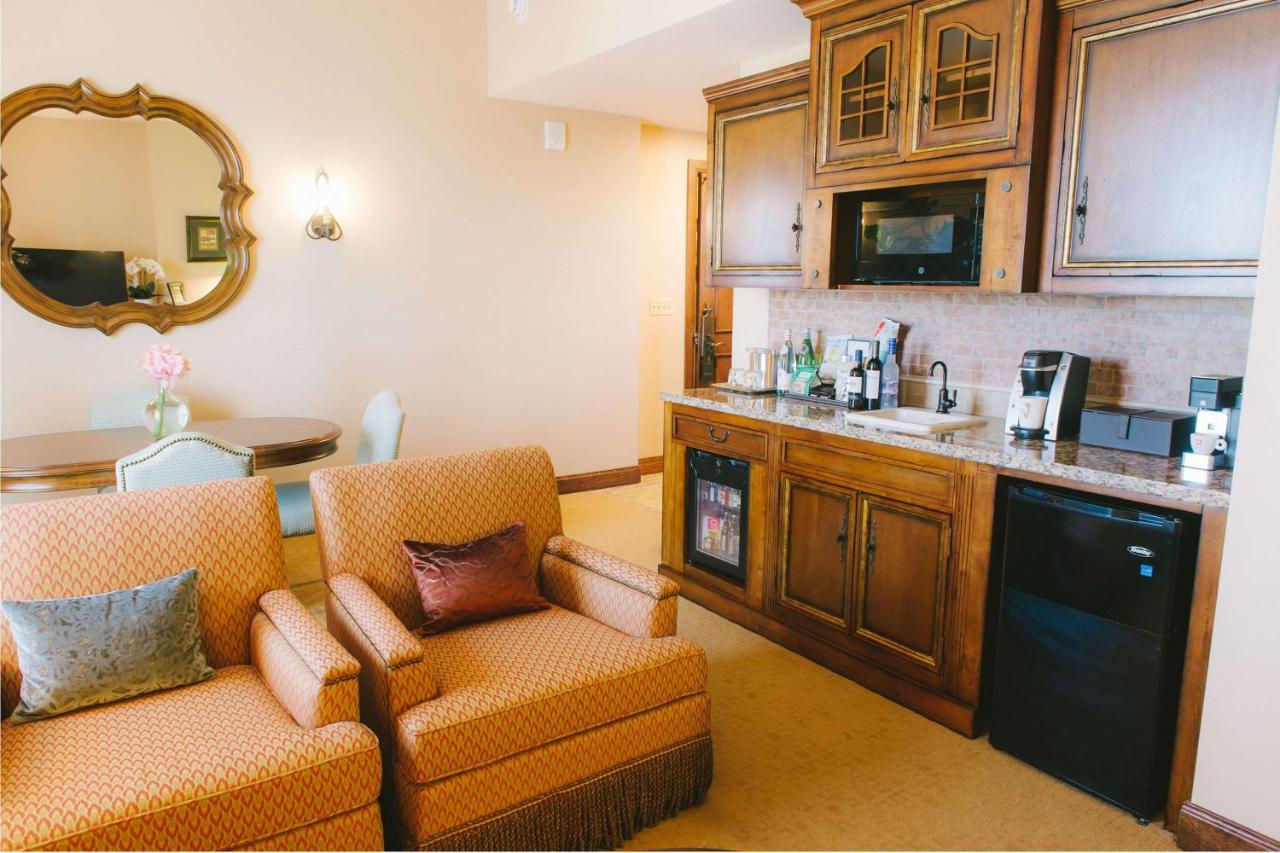 One-Bedroom Suite at Hotel Viata
