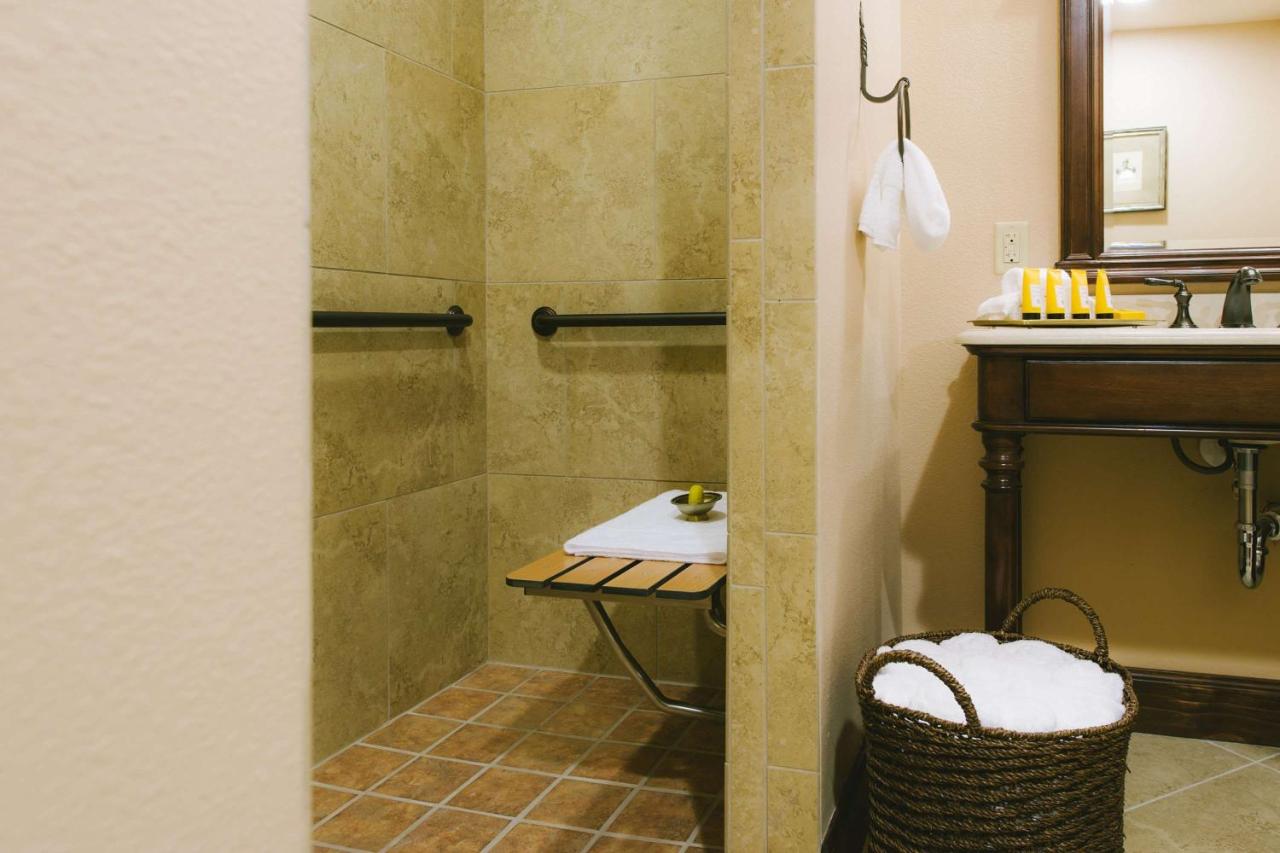 King Room - Disability Access at Hotel Viata
