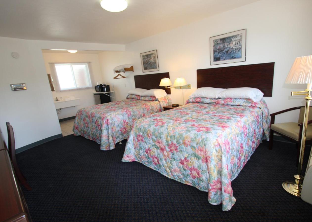 | Redwood Inn