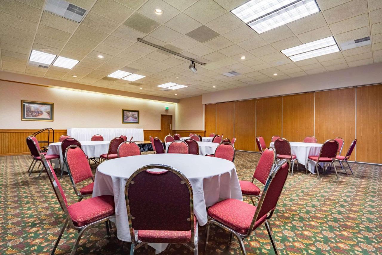  | Suburban Studios I-80 Grand Island