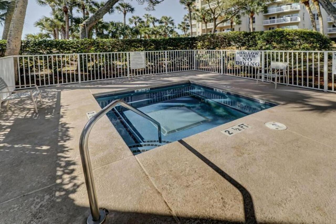 | 701 Barrington Park