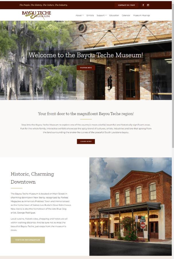 | Chateau Royale, Pet Friendly, On Bayou, Downtown!