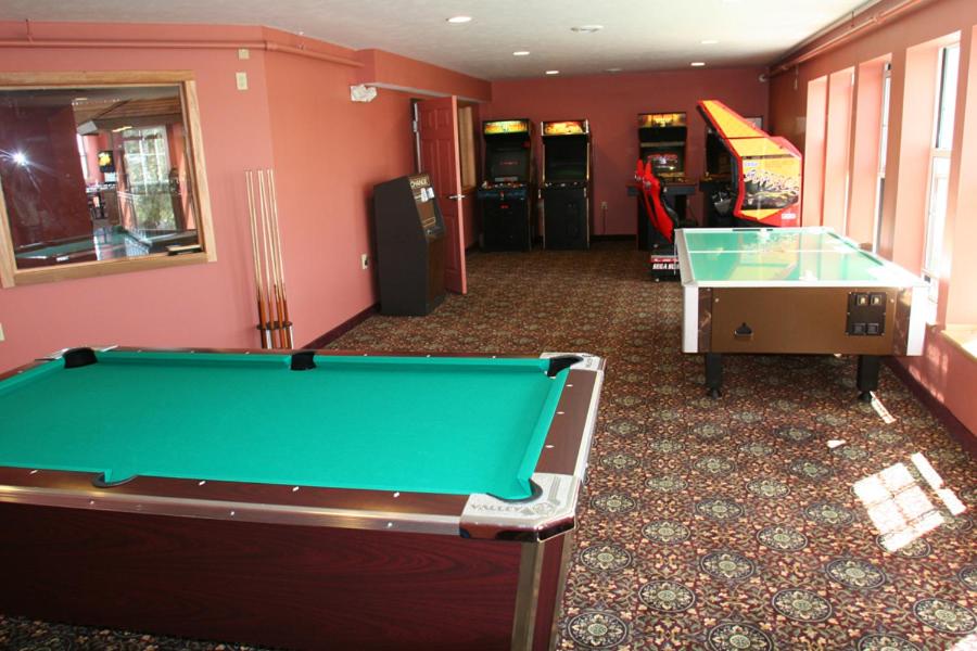 | Crown Choice Inn & Suites Lakeview and Waterpark