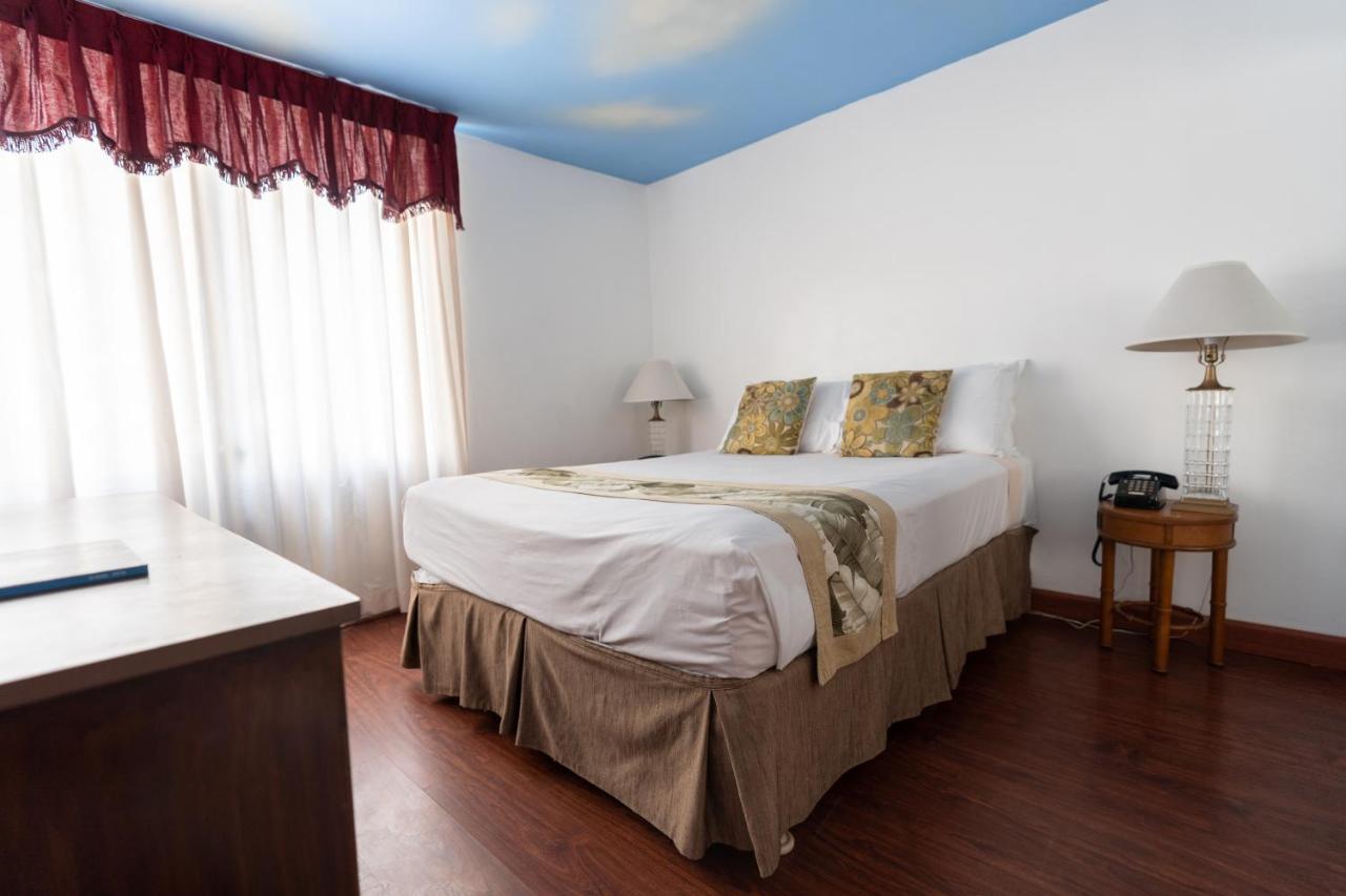 | Holiday Surf Hotel (with full kitchen)