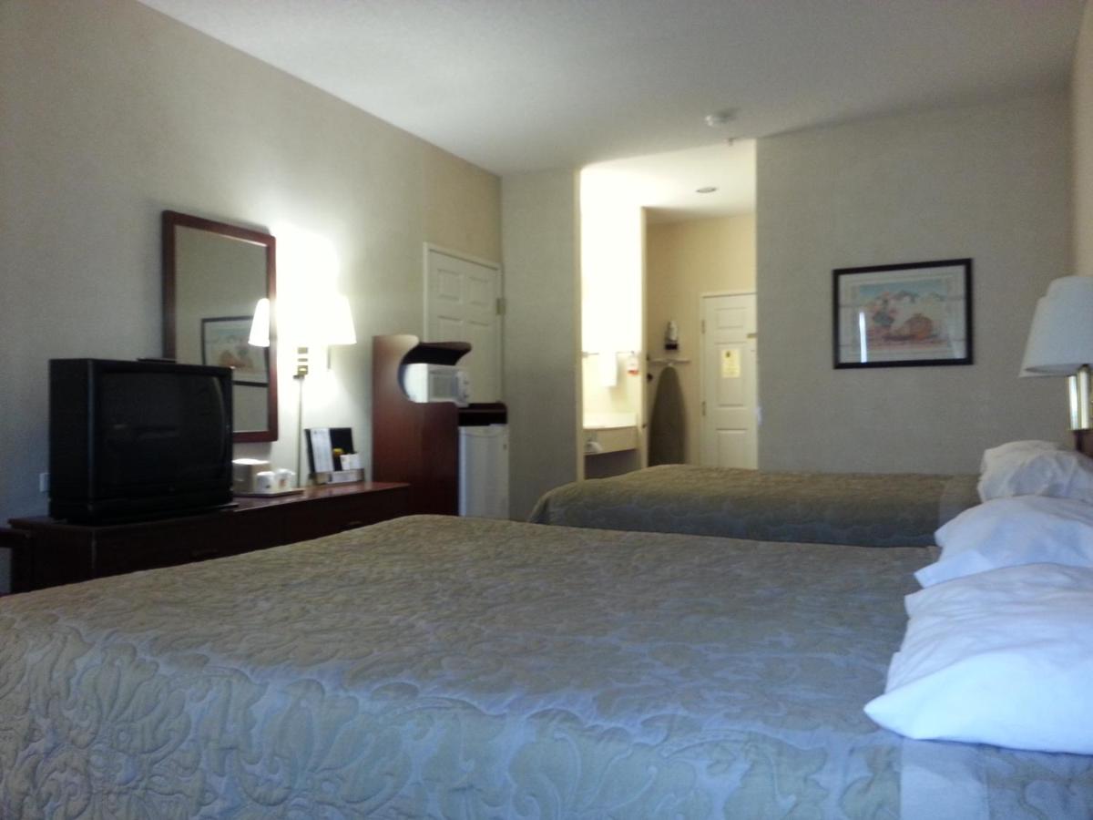 Queen Room with Two Queen Beds - Non-Smoking at Super 8 by Wyndham Page/Lake Powell