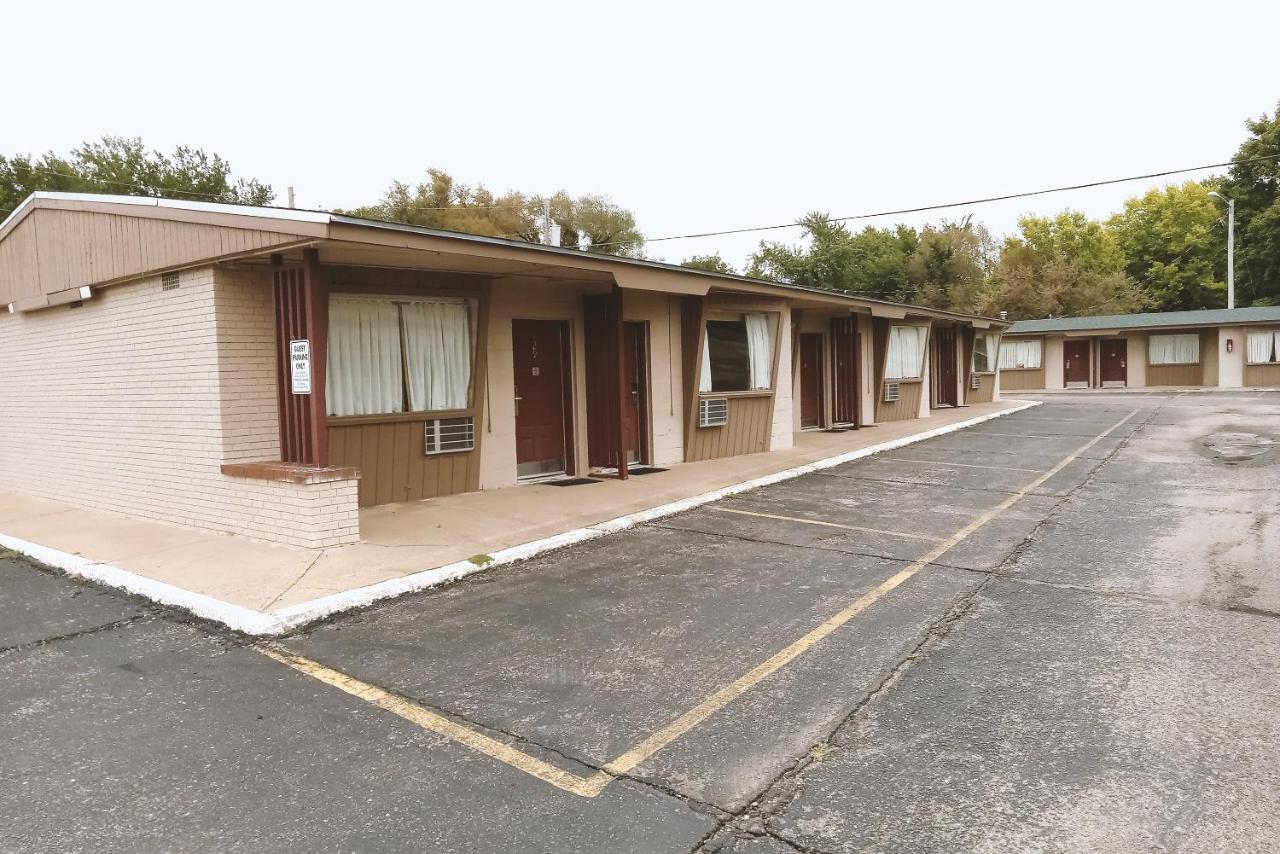 | Blue Way Inn & Suites Winfield