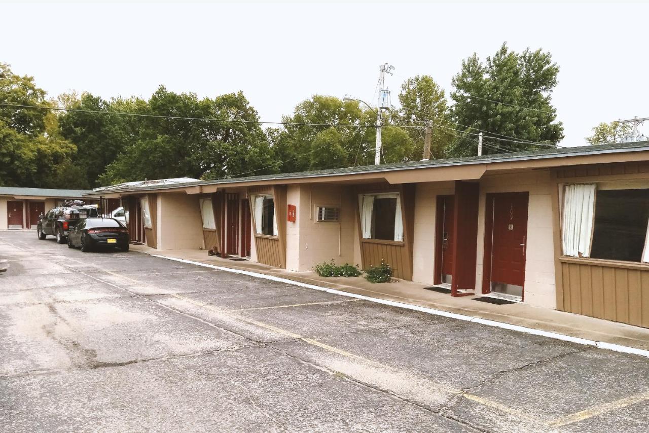 | Blue Way Inn & Suites Winfield