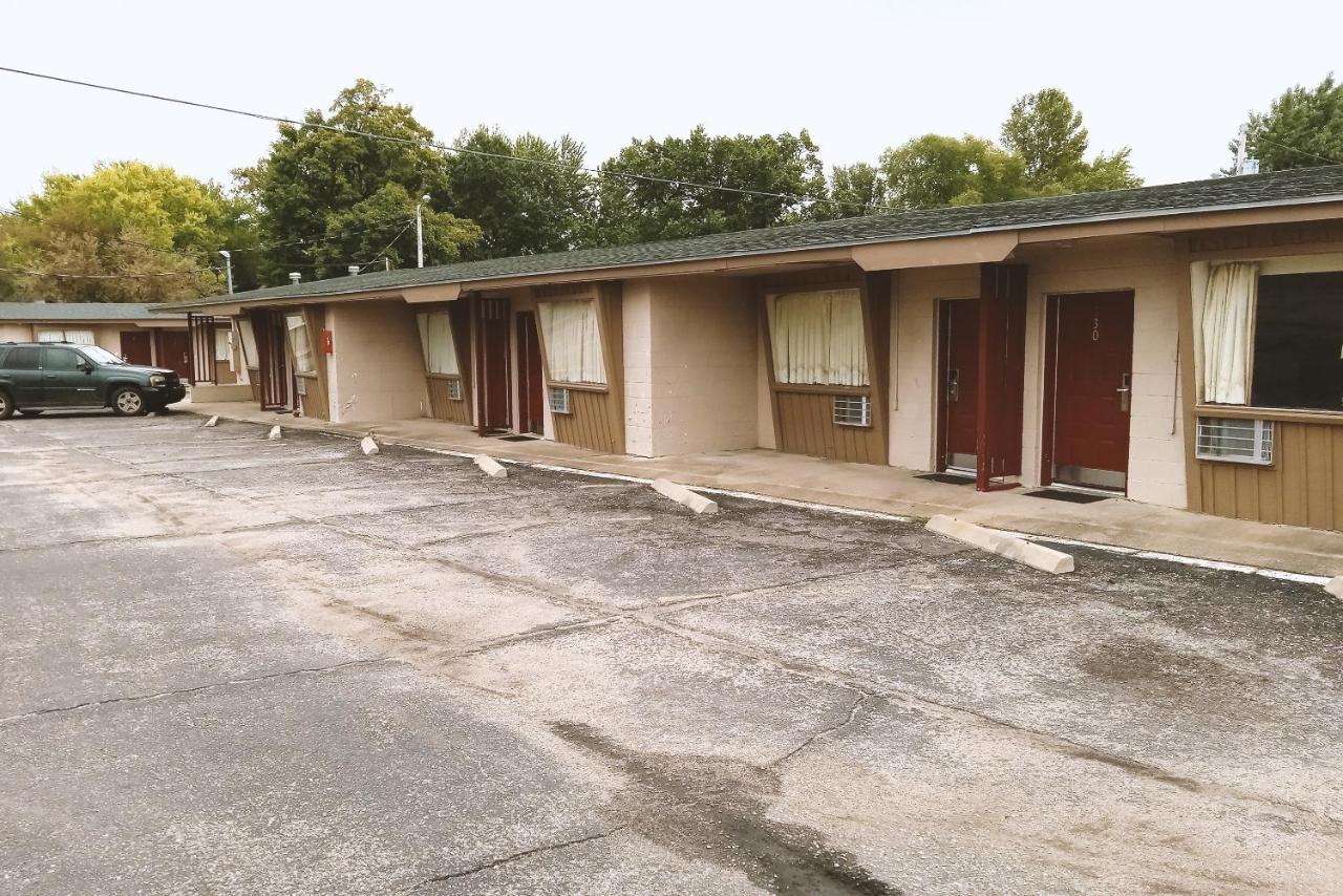 | Blue Way Inn & Suites Winfield