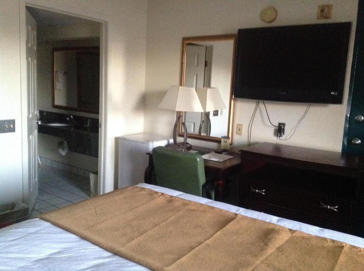 Queen Room with Two Queen Beds - Non-Smoking at Quality Inn Chipley I-10 at Exit 120
