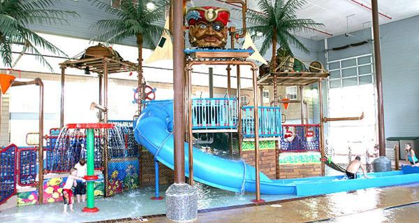| Crown Choice Inn & Suites Lakeview and Waterpark