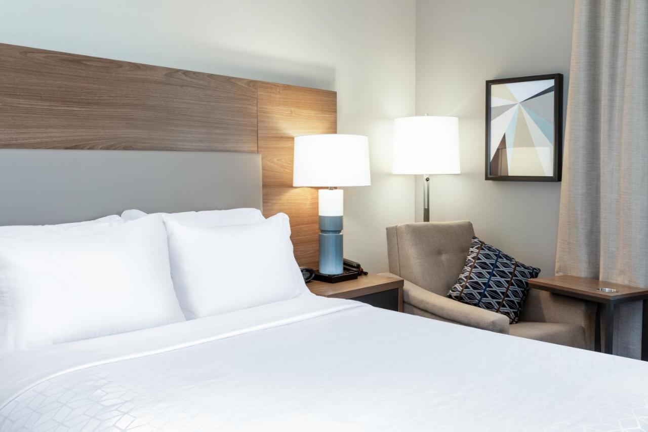 Queen Studio with Roll-In Shower - Disability Access - Non-Smoking at Candlewood Suites Grand Junction by IHG