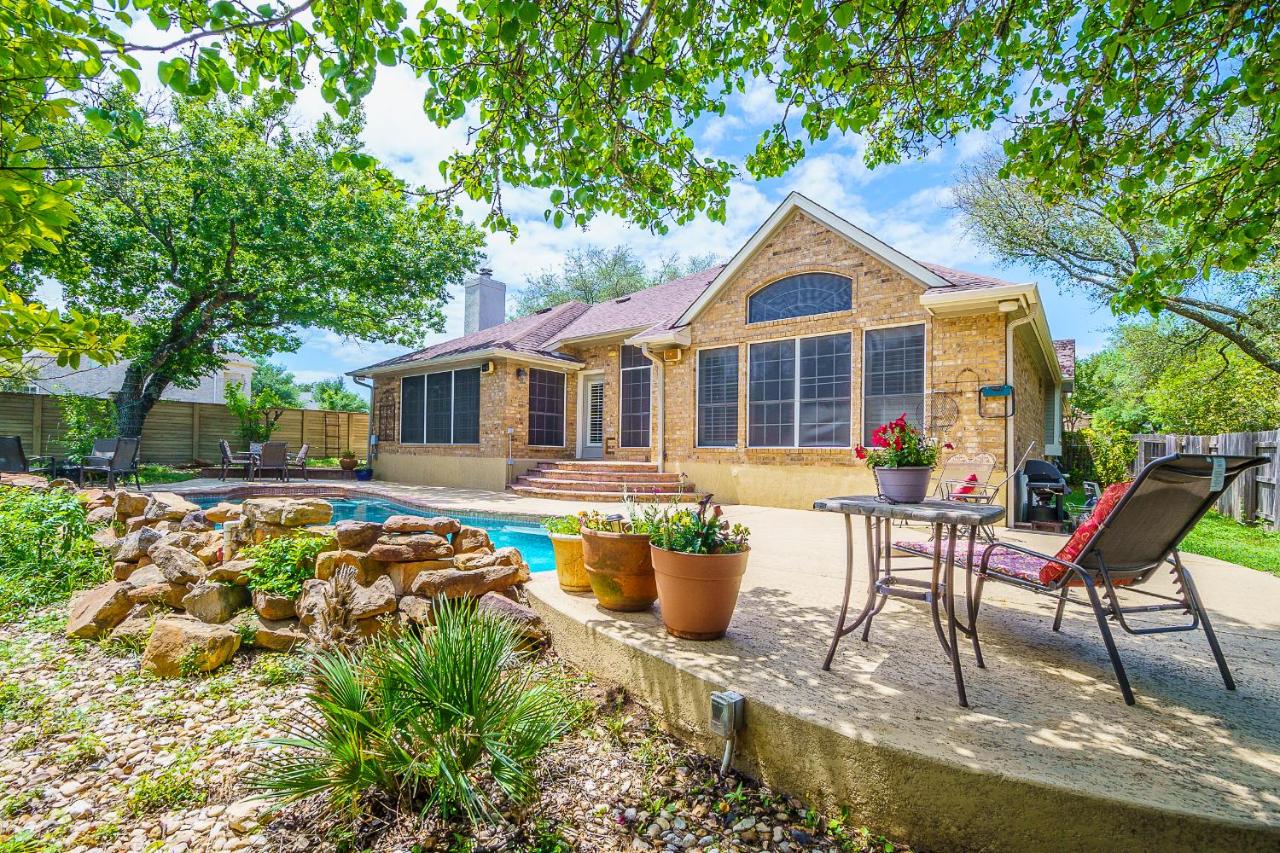  | Beautiful Open Floorplan Home with Pool near Lake Austin and Lake Travis