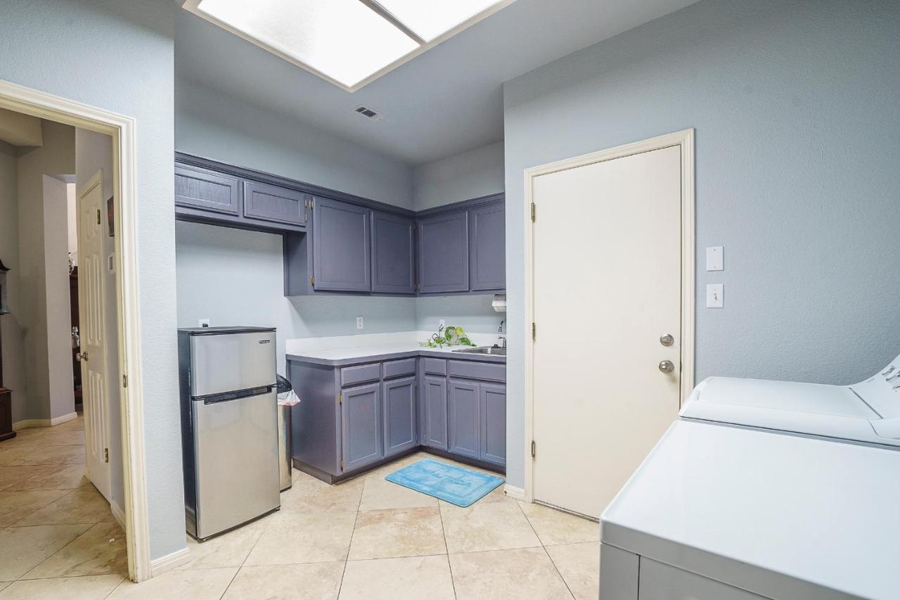  | Beautiful Open Floorplan Home with Pool near Lake Austin and Lake Travis