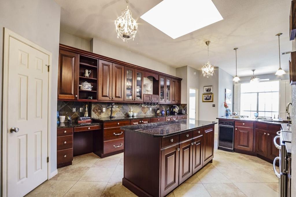  | Beautiful Open Floorplan Home with Pool near Lake Austin and Lake Travis