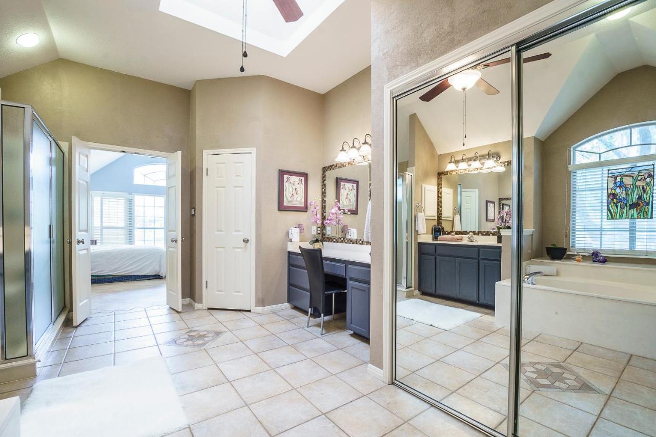 | Beautiful Open Floorplan Home with Pool near Lake Austin and Lake Travis
