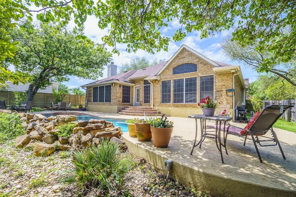  | Beautiful Open Floorplan Home with Pool near Lake Austin and Lake Travis