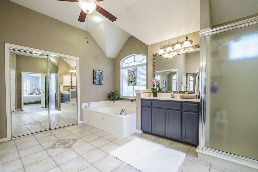  | Beautiful Open Floorplan Home with Pool near Lake Austin and Lake Travis