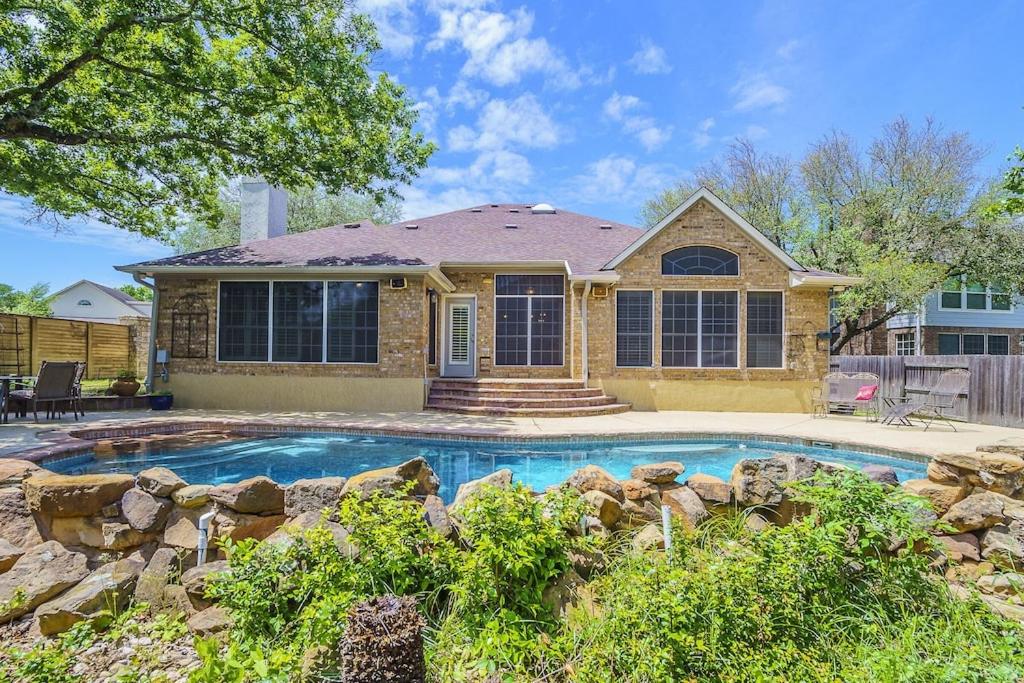  | Beautiful Open Floorplan Home with Pool near Lake Austin and Lake Travis
