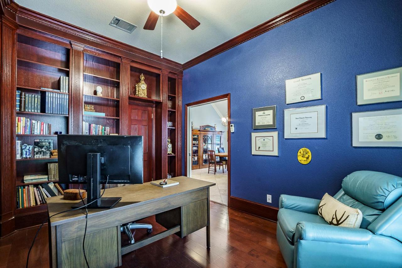  | Beautiful Open Floorplan Home with Pool near Lake Austin and Lake Travis