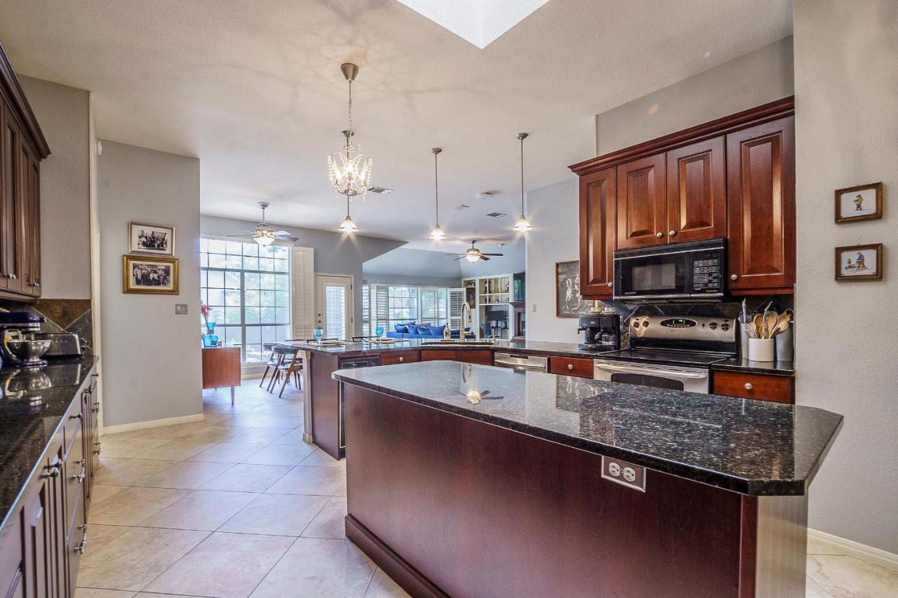  | Beautiful Open Floorplan Home with Pool near Lake Austin and Lake Travis