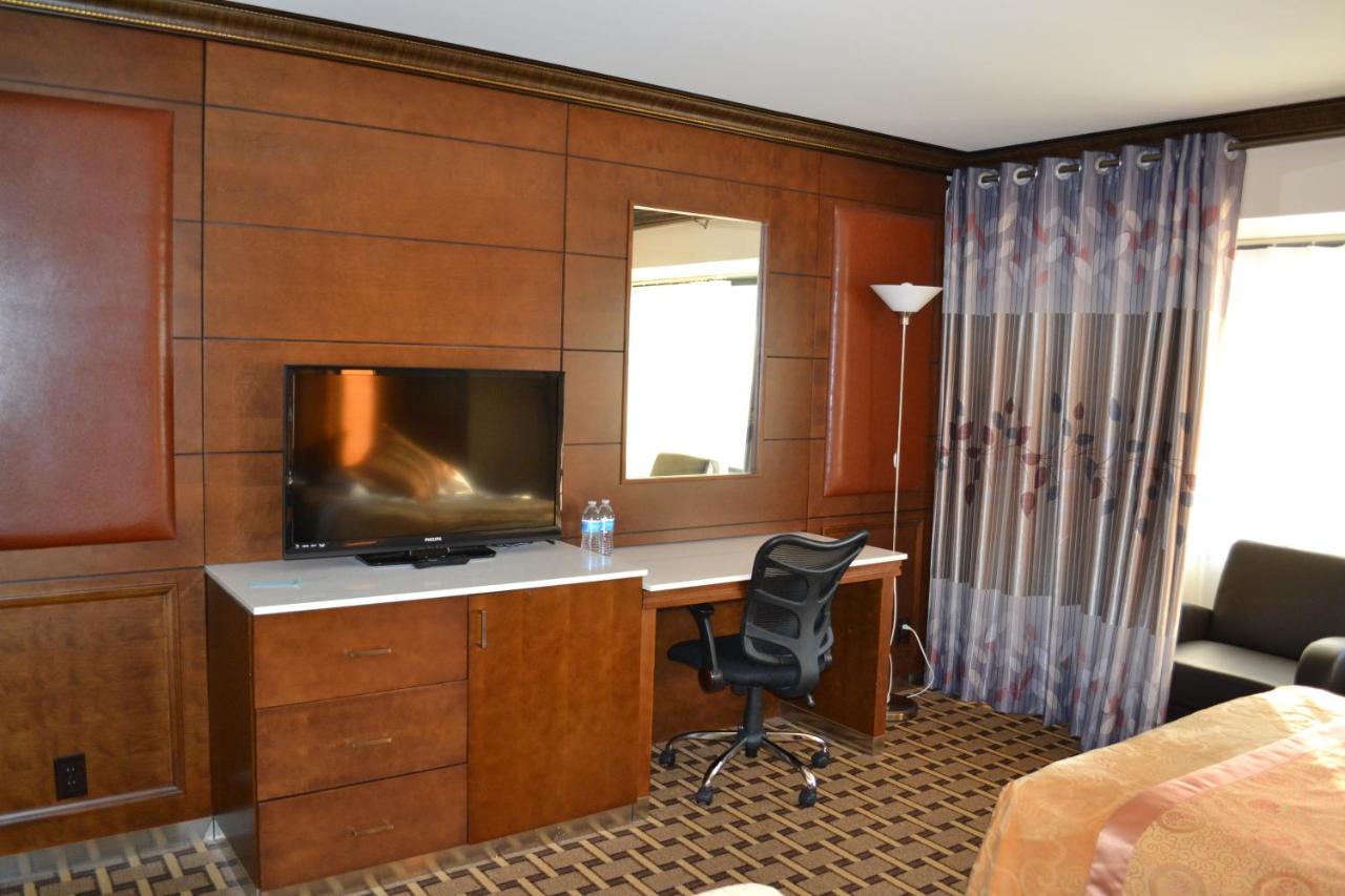 Business King Room at LA Crystal Hotel - Los Angeles Area