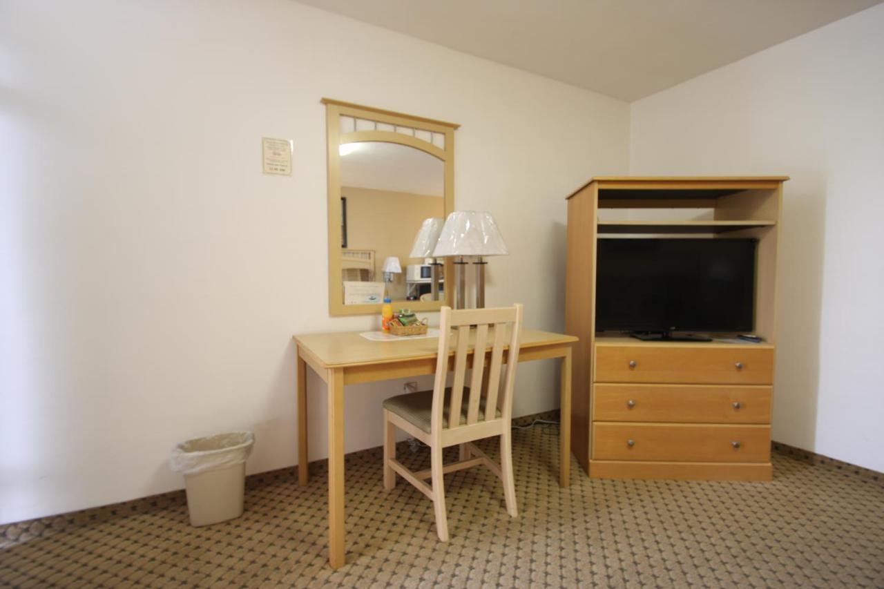| Redwood Inn