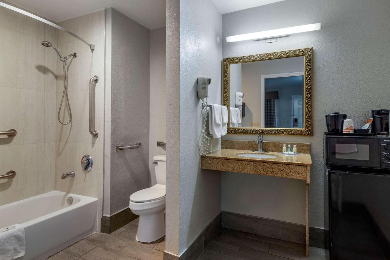 King Room - Accessible/Non Smoking at Quality Inn Covington