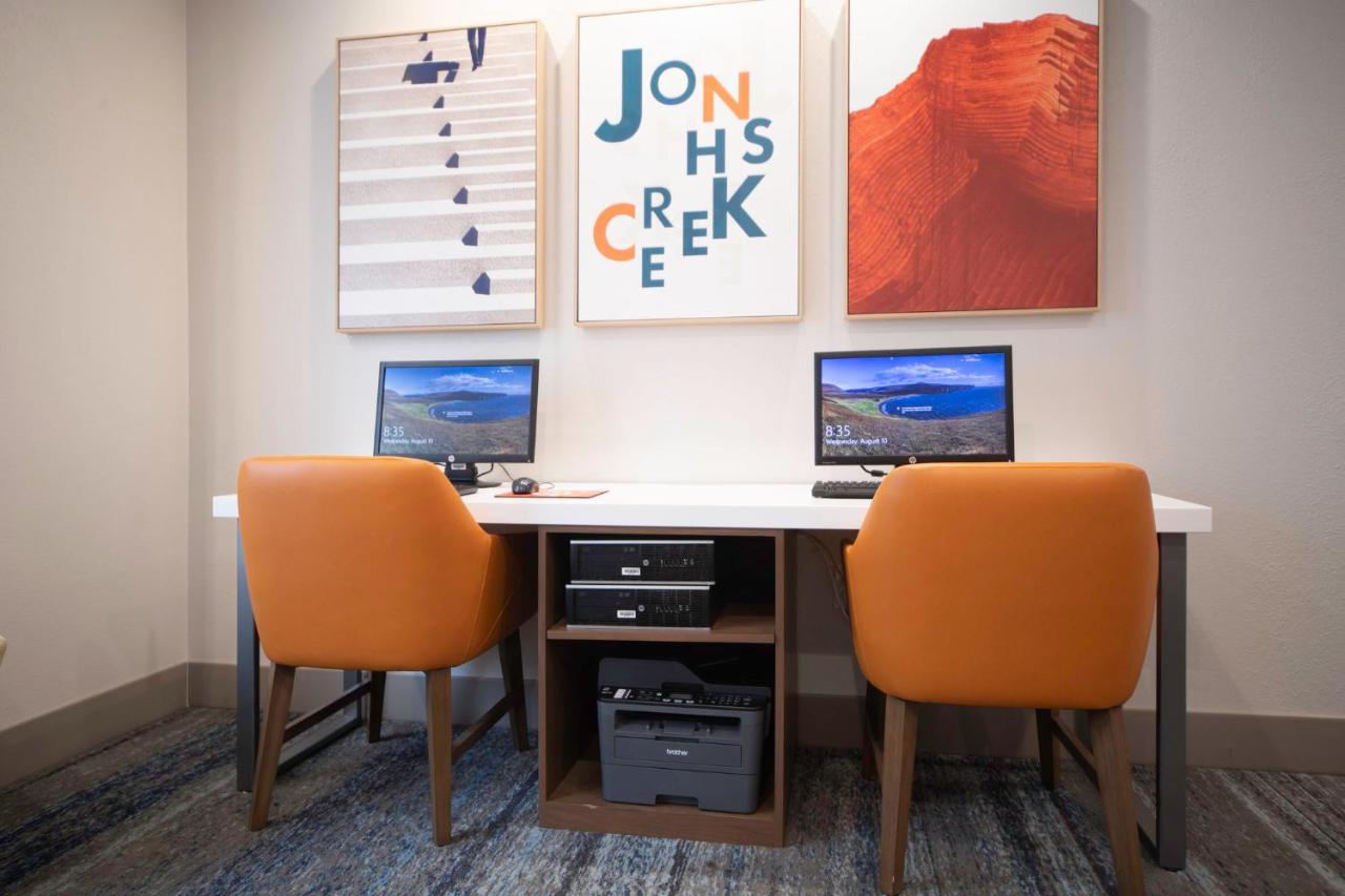 | Holiday Inn Express and Suites Atlanta-Johns Creek, an IHG Hotel