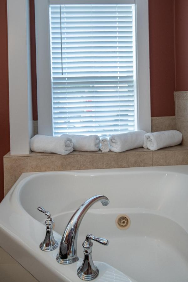 Suite with Spa Bath at Cranmore Mountain Lodge Bed & Breakfast