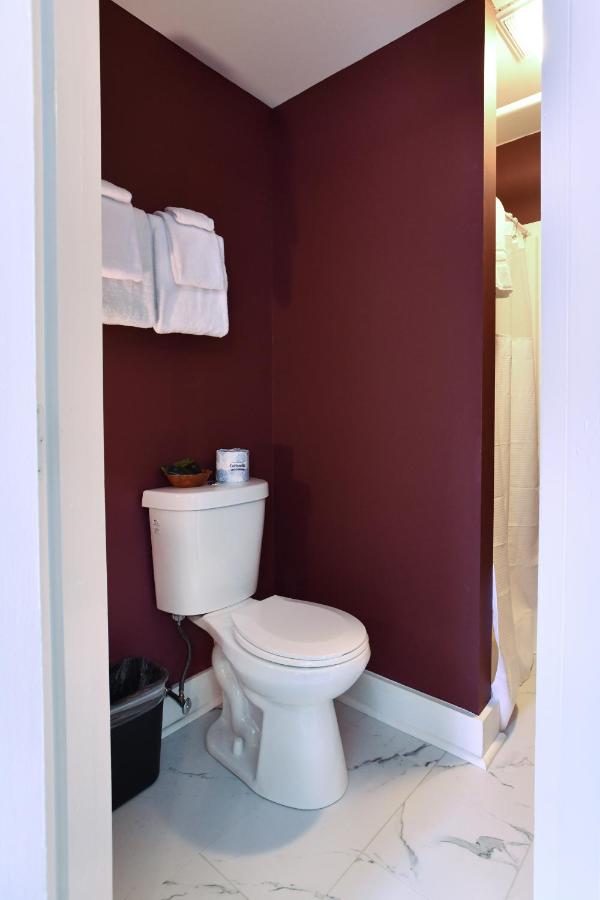 Traditional Queen Room - Adults Only at Cranmore Mountain Lodge Bed & Breakfast
