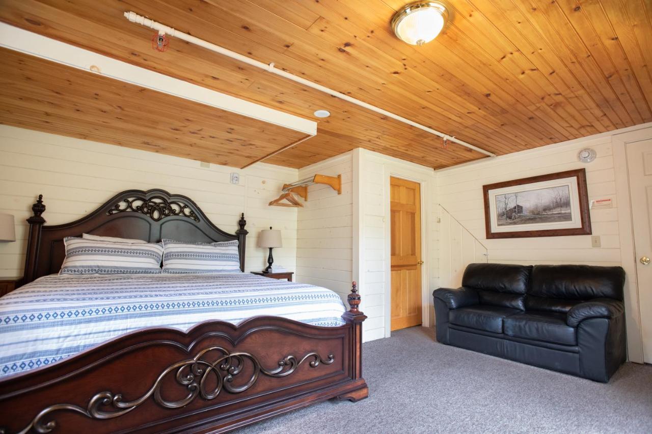 Superior King Room at Cranmore Mountain Lodge Bed & Breakfast