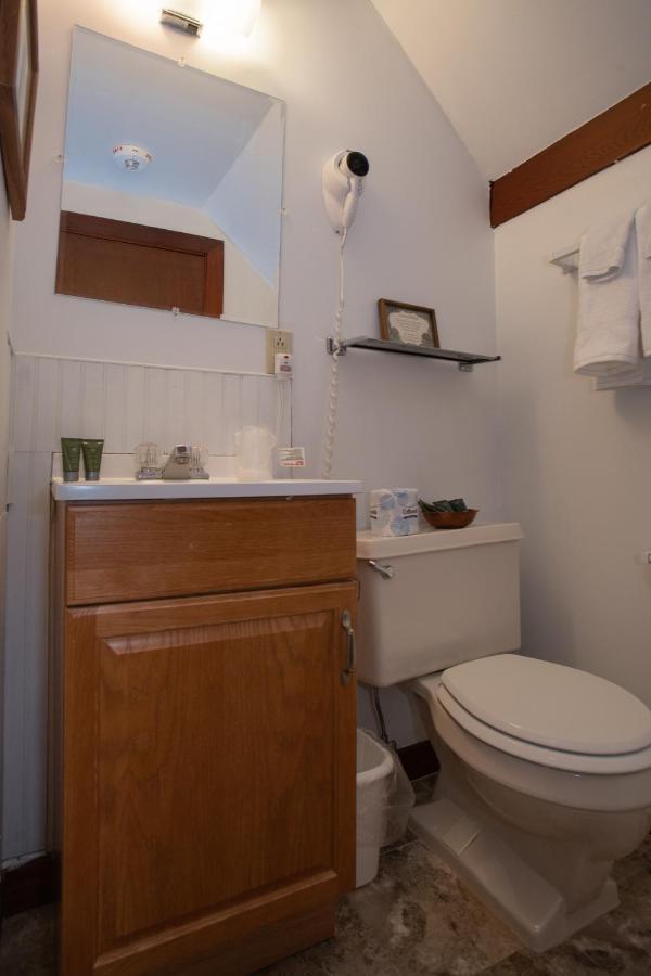 Queen Room at Cranmore Mountain Lodge Bed & Breakfast