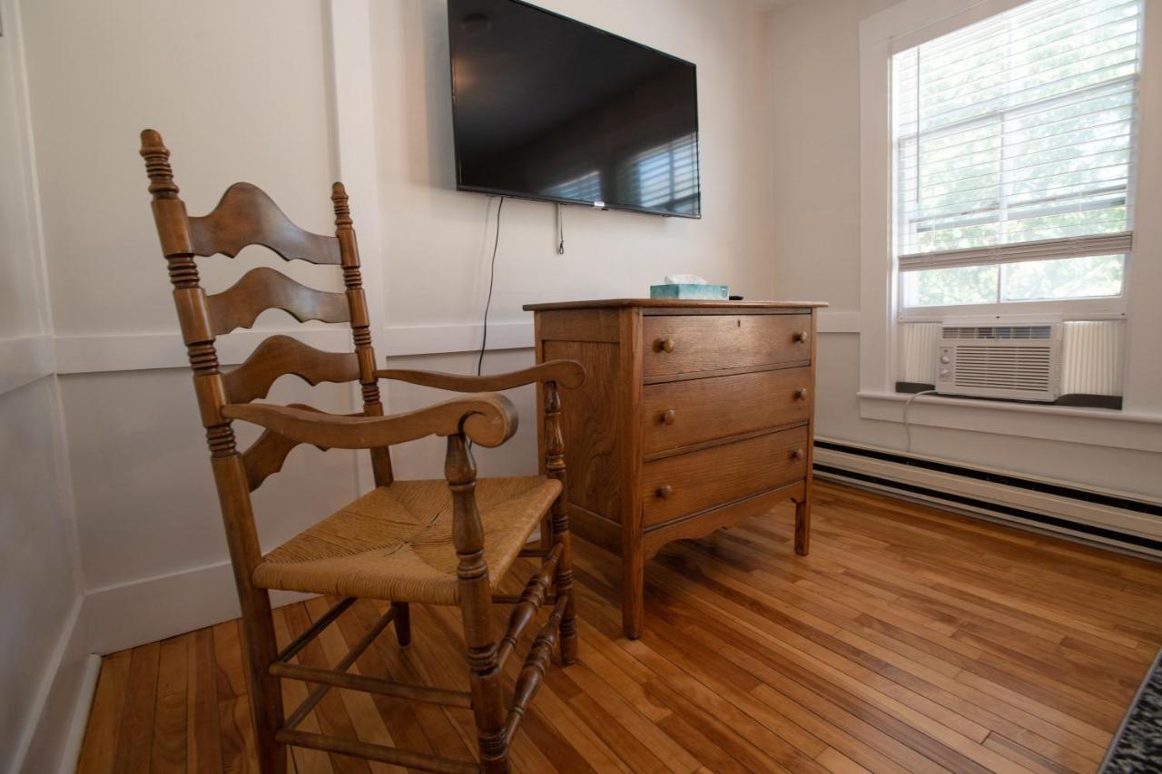 Twin Room with Private External Bathroom at Cranmore Mountain Lodge Bed & Breakfast