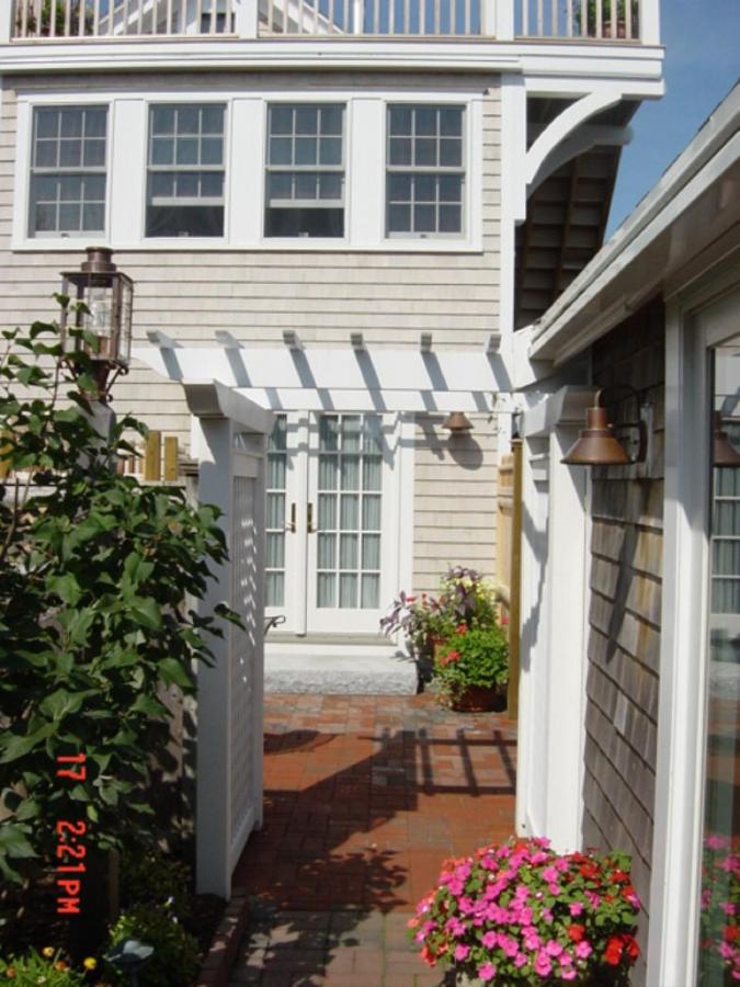 | Revere Guest House