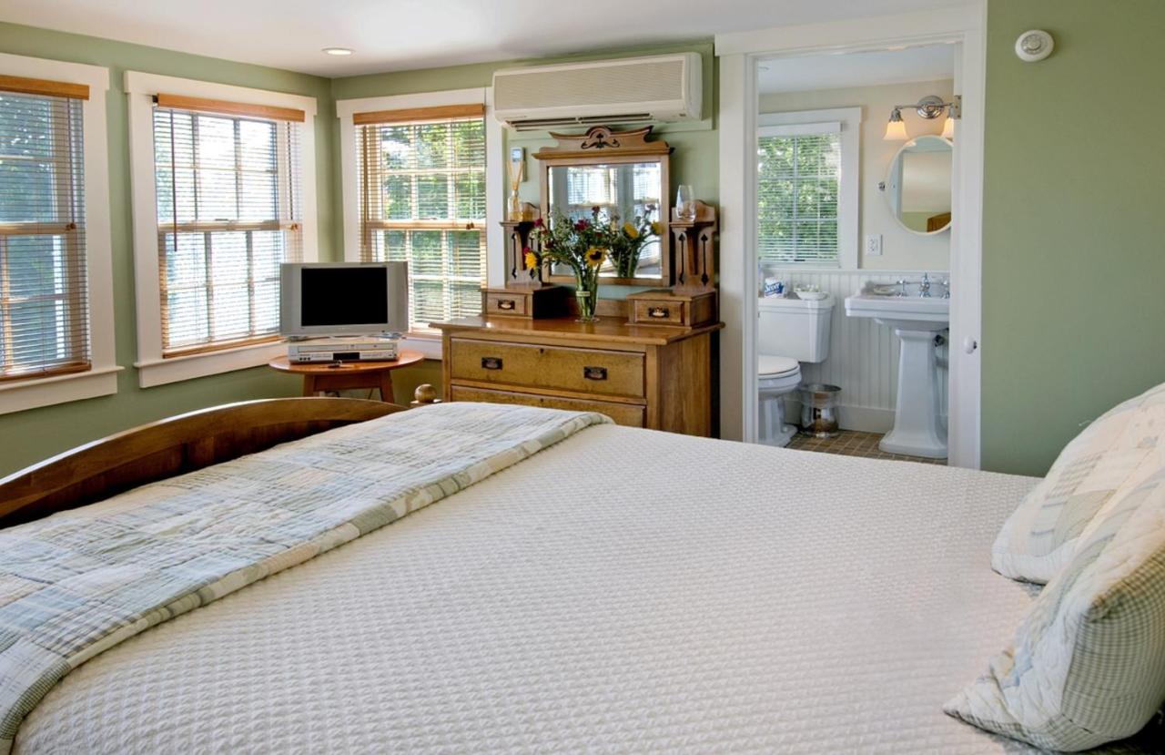 | Revere Guest House