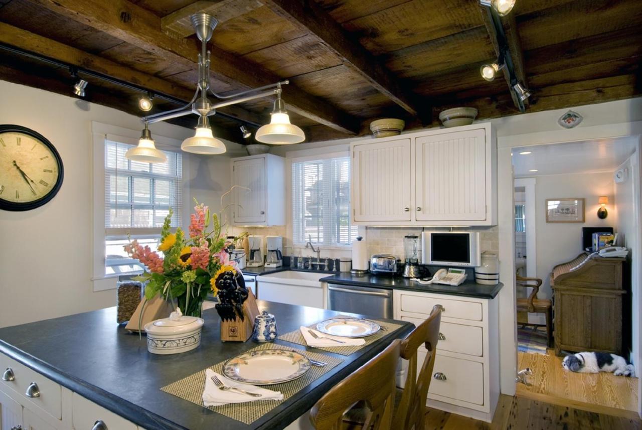 | Revere Guest House