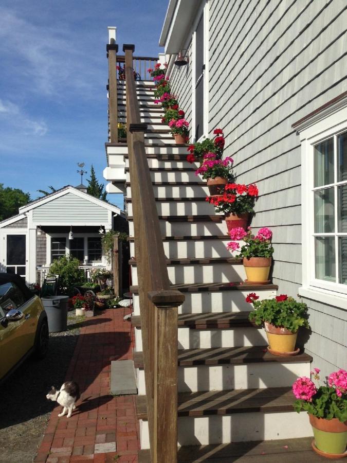 | Revere Guest House