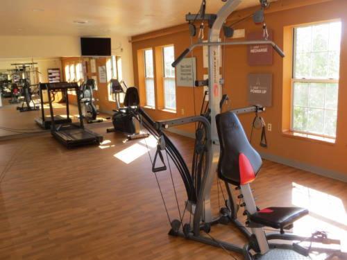 | Crown Choice Inn & Suites Lakeview and Waterpark